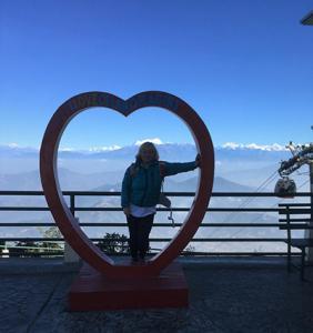 tagesausflug-kathmandu-hinauf-zum-chandragiri-seilbahn-herzfoto